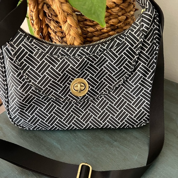 Baggallini Oslo small Hobo bag Lightweight travel bag. Fully lined. 6x11x2.25” - Picture 3 of 8